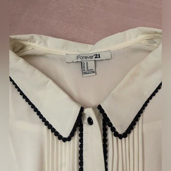 🤍🖤 Forever 21 White Blouse - Picture 5 of 8